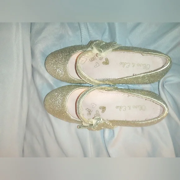 Chic Gold Glitter Girls Dress Shoes - Picture 1 of 4